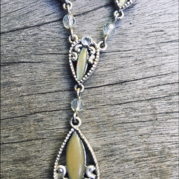 Vintage looking neaklace! 💋 - Picture 2 of 4